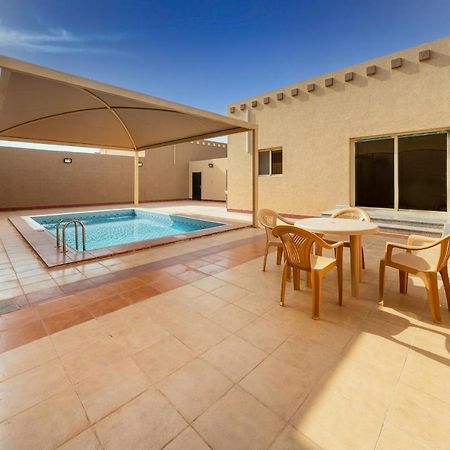 Mirada Gold Jizan - Resort & Private Pools Luaran gambar A swimming pool in a villa in Al Reef, Abu Dhabi