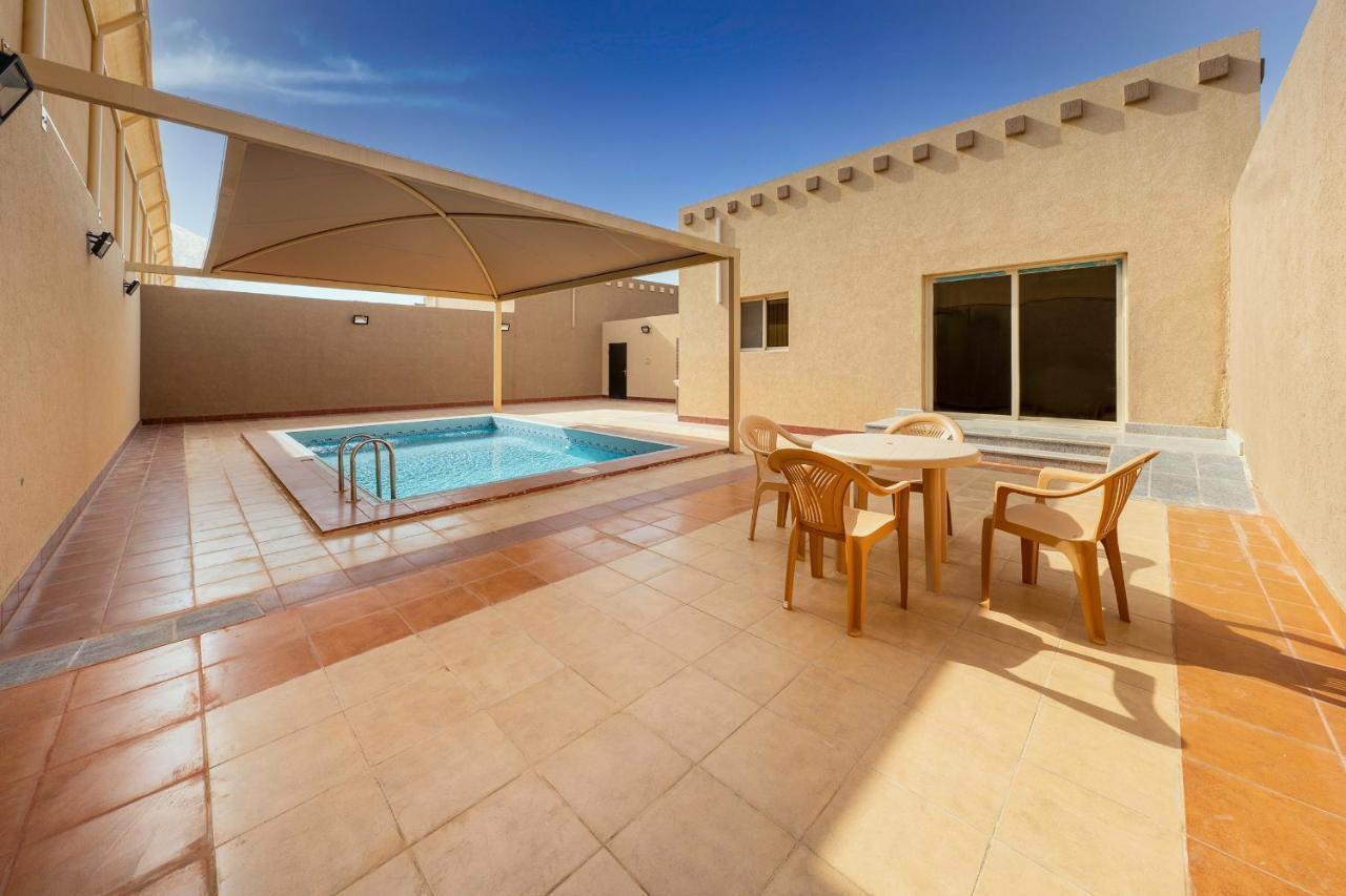 Mirada Gold Jizan - Resort & Private Pools Luaran gambar A swimming pool in a villa in Al Reef, Abu Dhabi