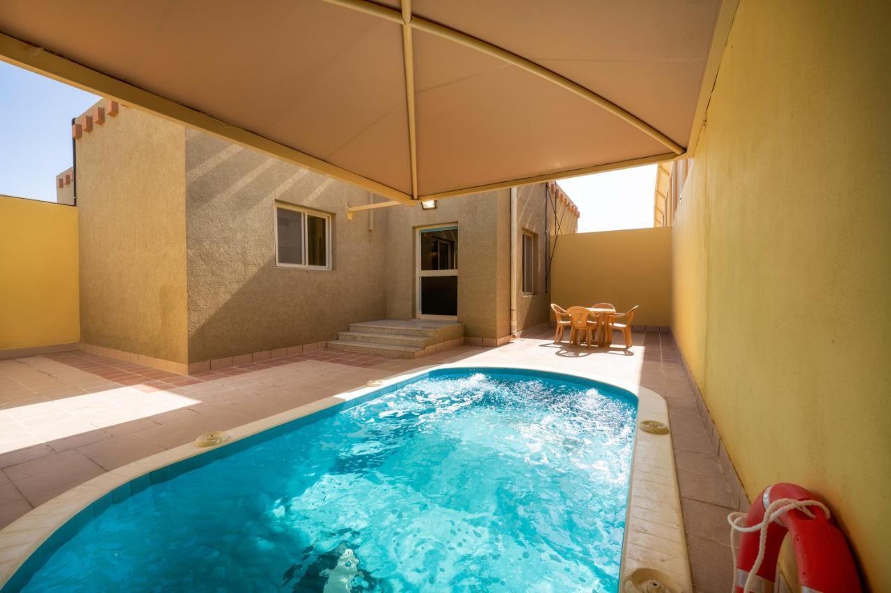 Mirada Gold Jizan - Resort & Private Pools Luaran gambar A swimming pool in a hotel in Egypt